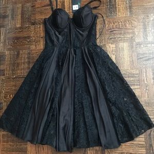 Guess Black Flare Dress/Make up Brush Set